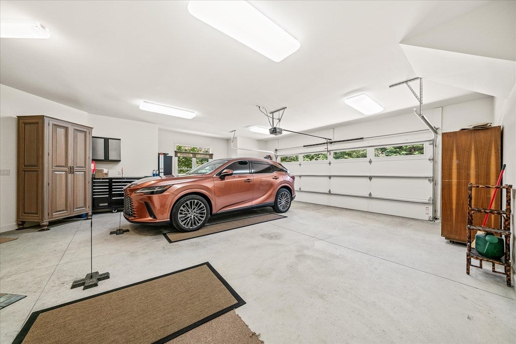 Crossville, Tennessee, 38558, United States, 4 Bedrooms Bedrooms, ,4 BathroomsBathrooms,Residential,Active,1913033