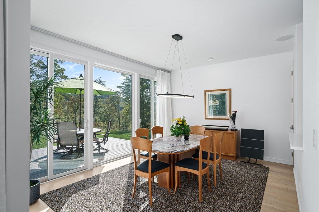 Crawford, Tennessee, 38554, United States, 3 Bedrooms Bedrooms, ,4 BathroomsBathrooms,Residential,Active,1959533