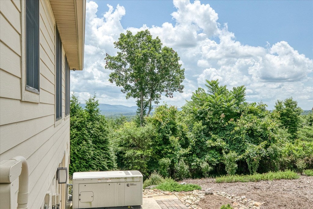 Crossville, Tennessee, 38558, United States, 4 Bedrooms Bedrooms, ,4 BathroomsBathrooms,Residential,Active,1913033