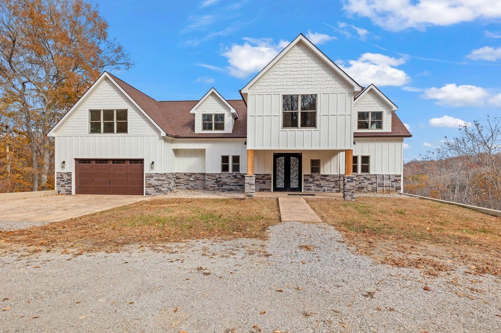 Byrdstown, Tennessee, 38549, United States, 5 Bedrooms Bedrooms, ,5 BathroomsBathrooms,Residential,Active,1994961