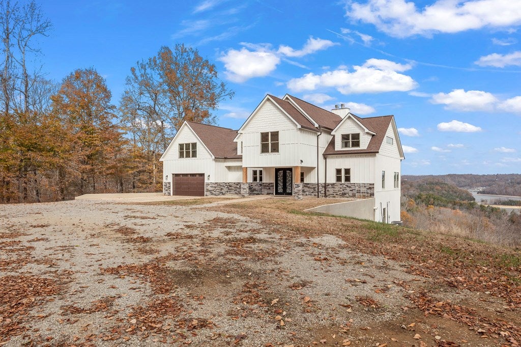 Byrdstown, Tennessee, 38549, United States, 5 Bedrooms Bedrooms, ,5 BathroomsBathrooms,Residential,Active,1994961