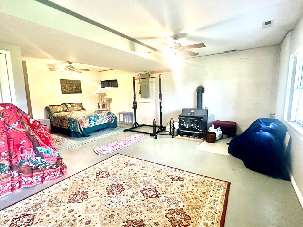 Byrdstown, Tennessee, 38549, United States, 3 Bedrooms Bedrooms, ,3 BathroomsBathrooms,Residential,Active,1912818