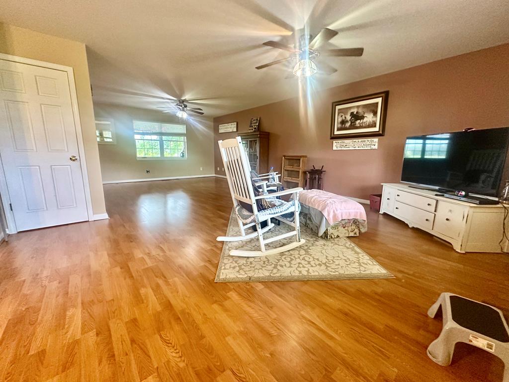 Byrdstown, Tennessee, 38549, United States, 3 Bedrooms Bedrooms, ,3 BathroomsBathrooms,Residential,Active,1912818