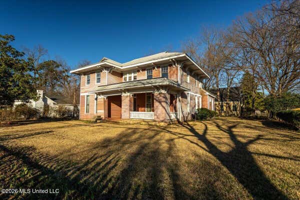 195 N WALTHALL ST, HOLLY SPRINGS, MS 38635, photo 1 of 24