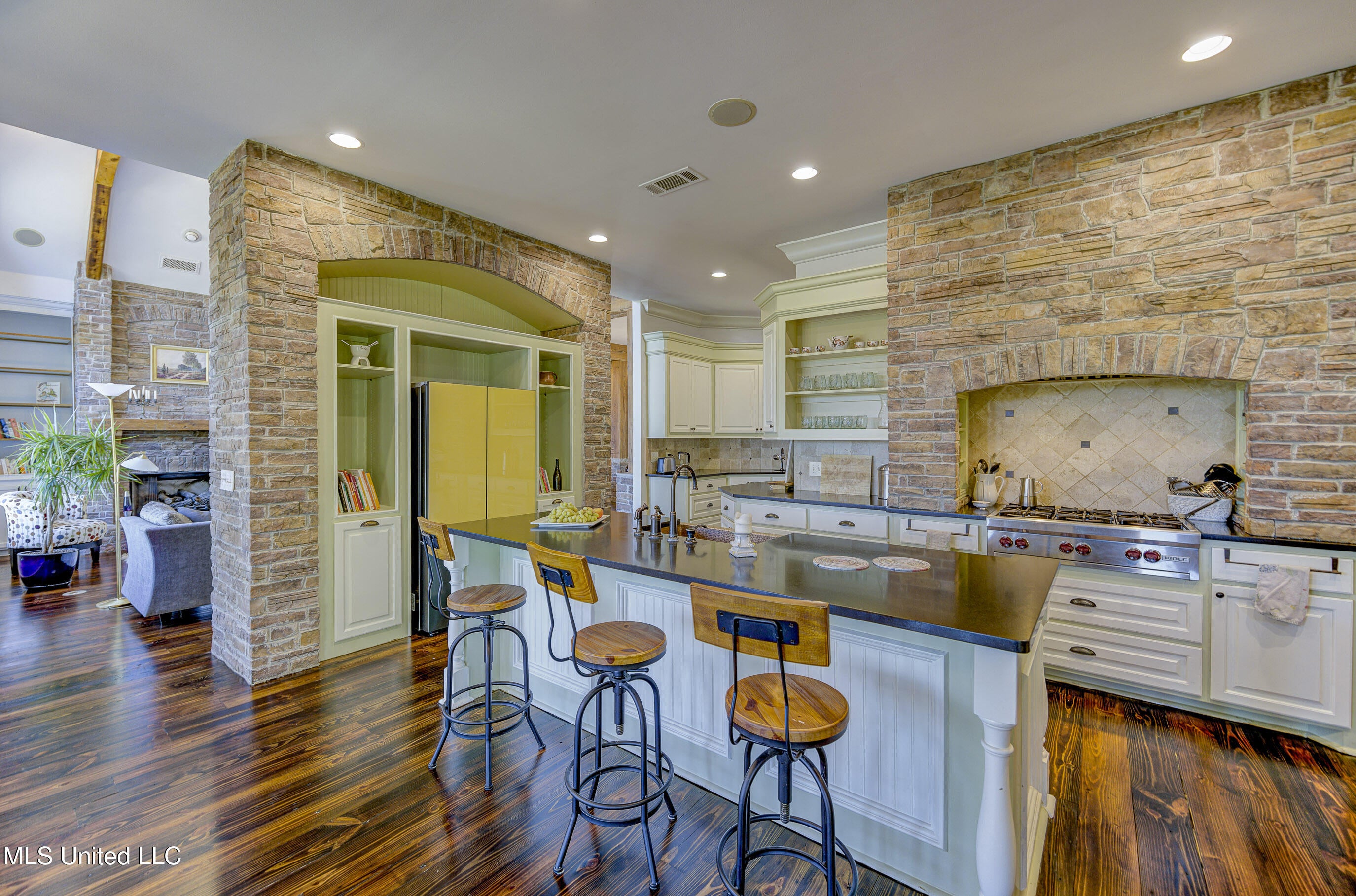 Flora, Mississippi, 39071, United States, 4 Bedrooms Bedrooms, ,5 BathroomsBathrooms,Residential,Active,1929780