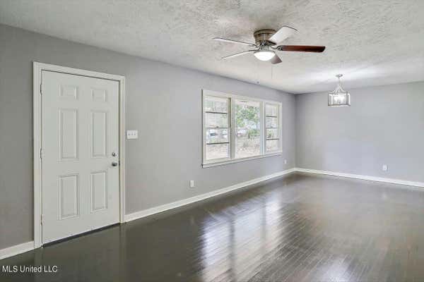 390 NORTHSIDE CIR, JACKSON, MS 39206, photo 5 of 31