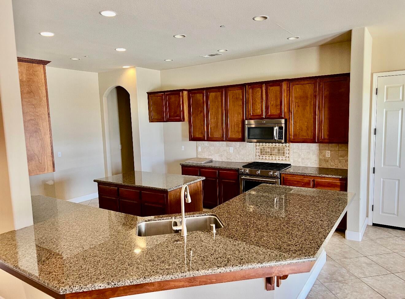 Strathmore, California, 93267, United States, 4 Bedrooms Bedrooms, ,3 BathroomsBathrooms,Residential,Active,1927644