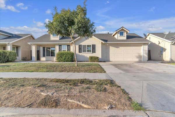 400 E CARPENTER AVE, REEDLEY, CA 93654 - Image 1