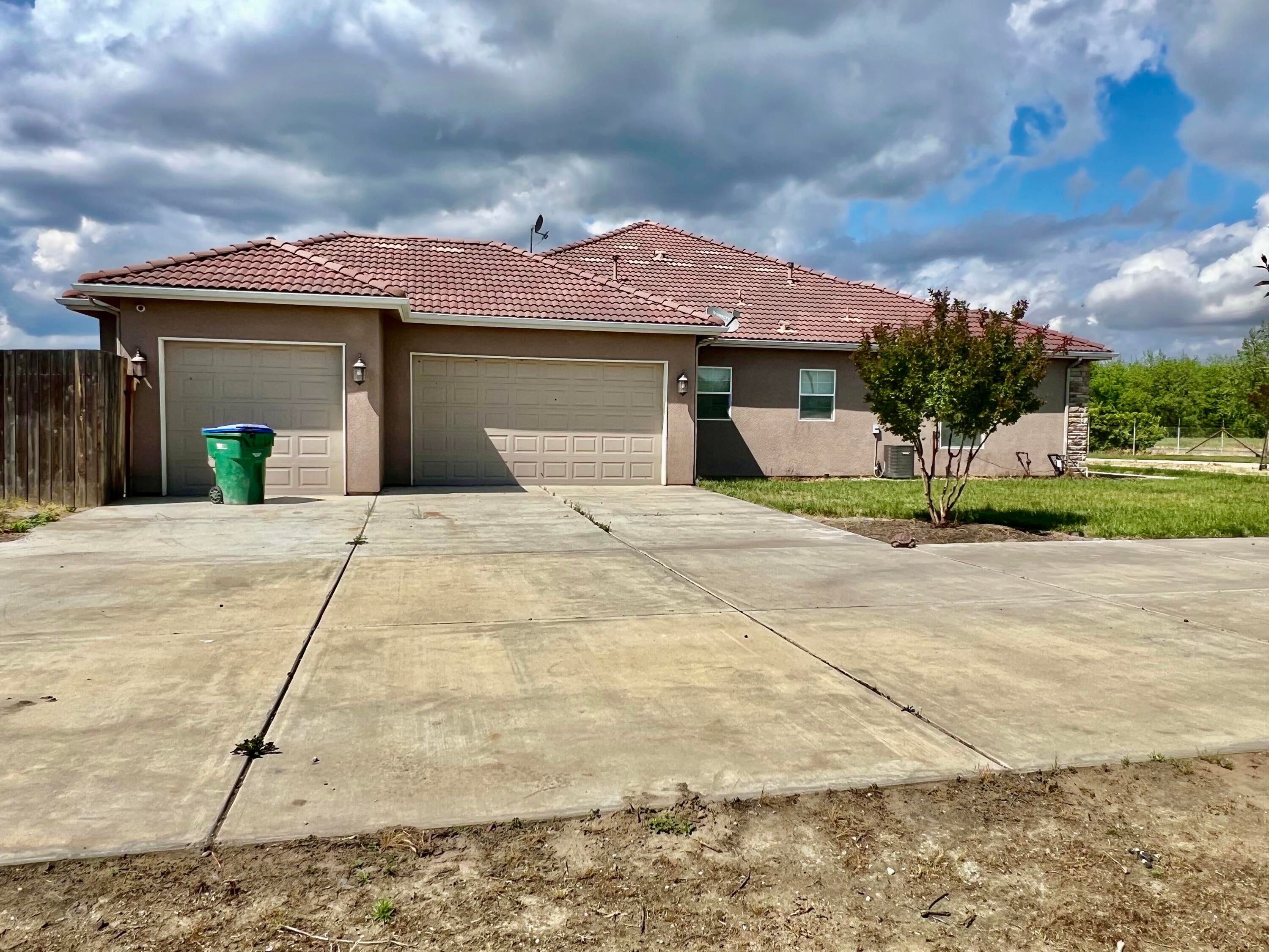 Strathmore, California, 93267, United States, 4 Bedrooms Bedrooms, ,3 BathroomsBathrooms,Residential,Active,1927644