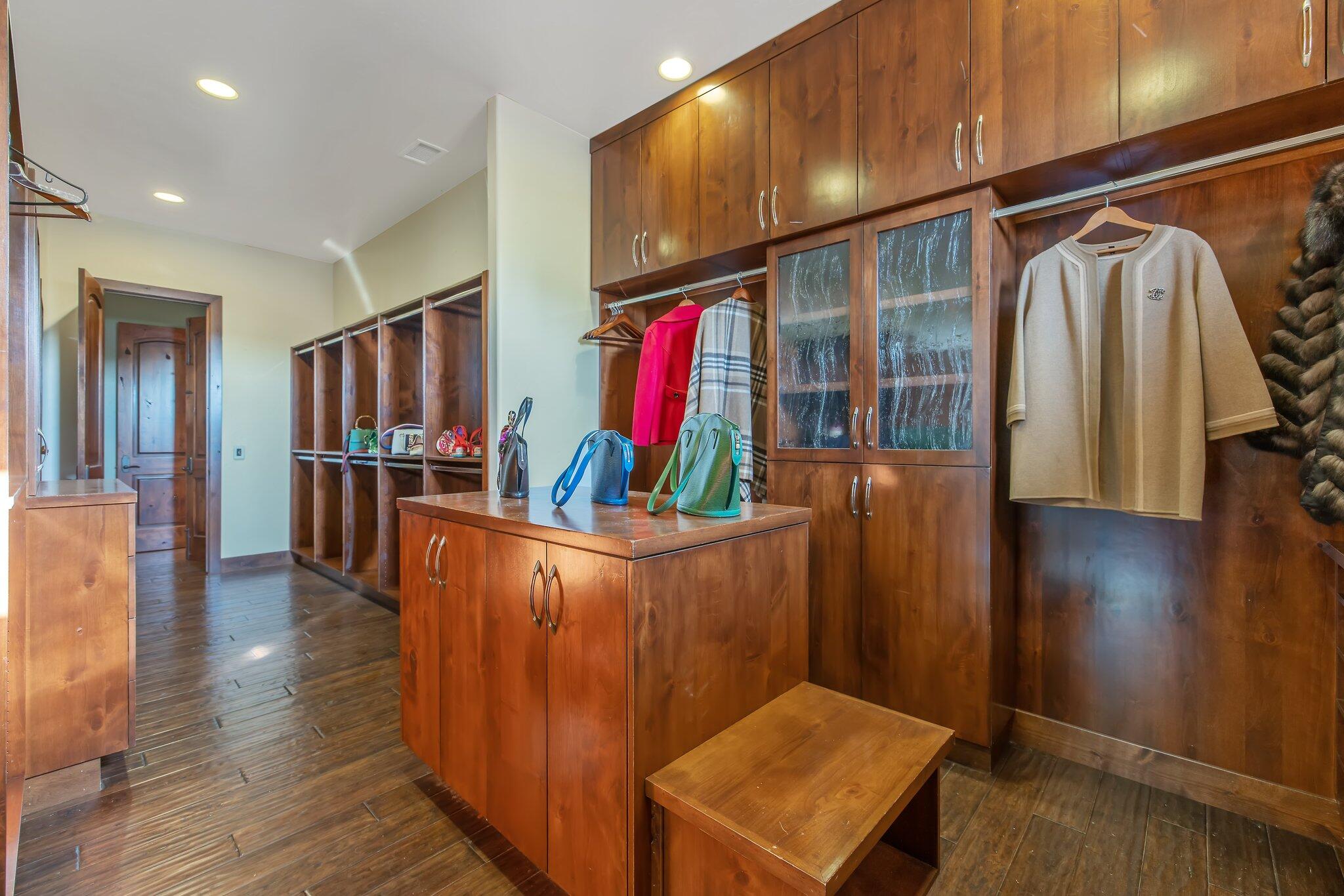 Visalia, California, 93291, United States, 4 Bedrooms Bedrooms, ,5 BathroomsBathrooms,Residential,Active,2014586