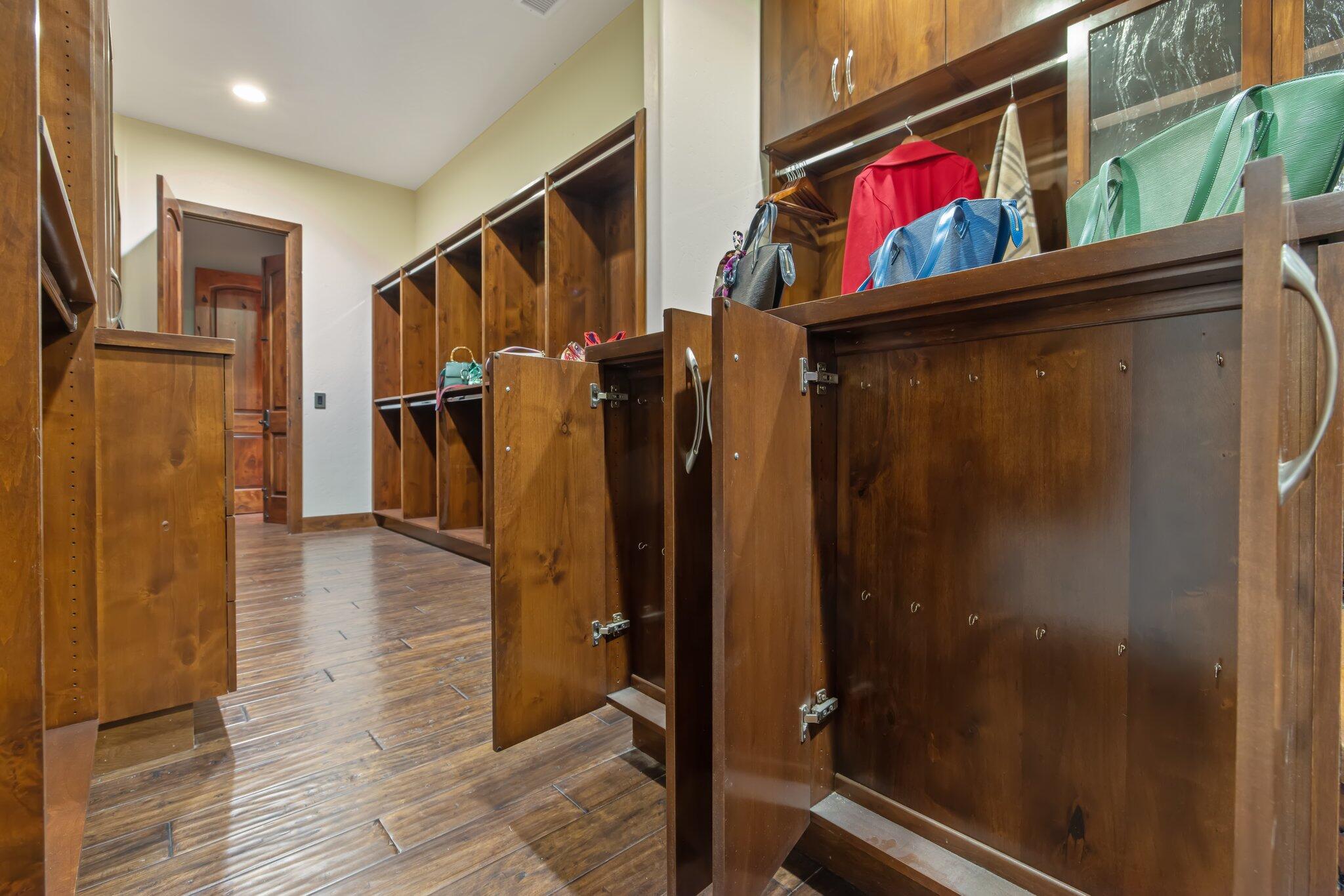 Visalia, California, 93291, United States, 4 Bedrooms Bedrooms, ,5 BathroomsBathrooms,Residential,Active,2014586