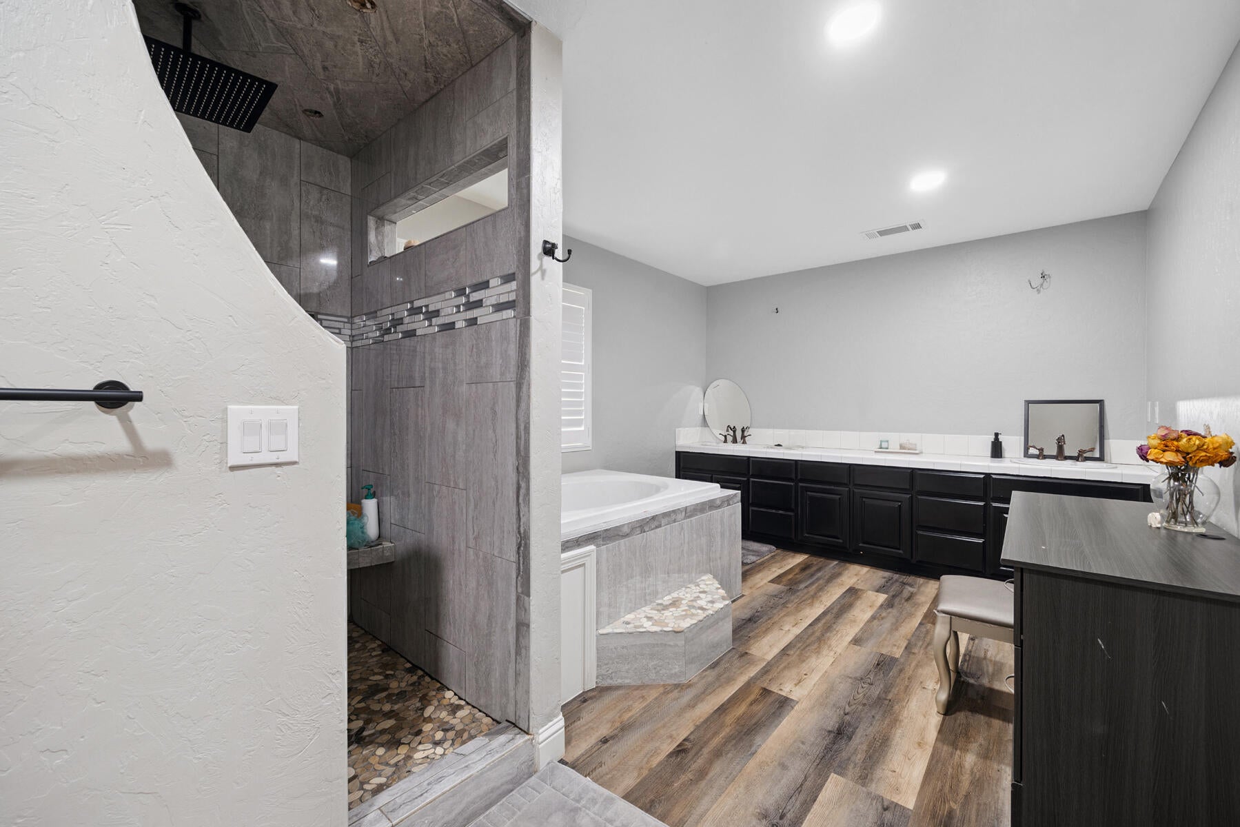 Strathmore, California, 93267, United States, 5 Bedrooms Bedrooms, ,4 BathroomsBathrooms,Residential,Active,1909877