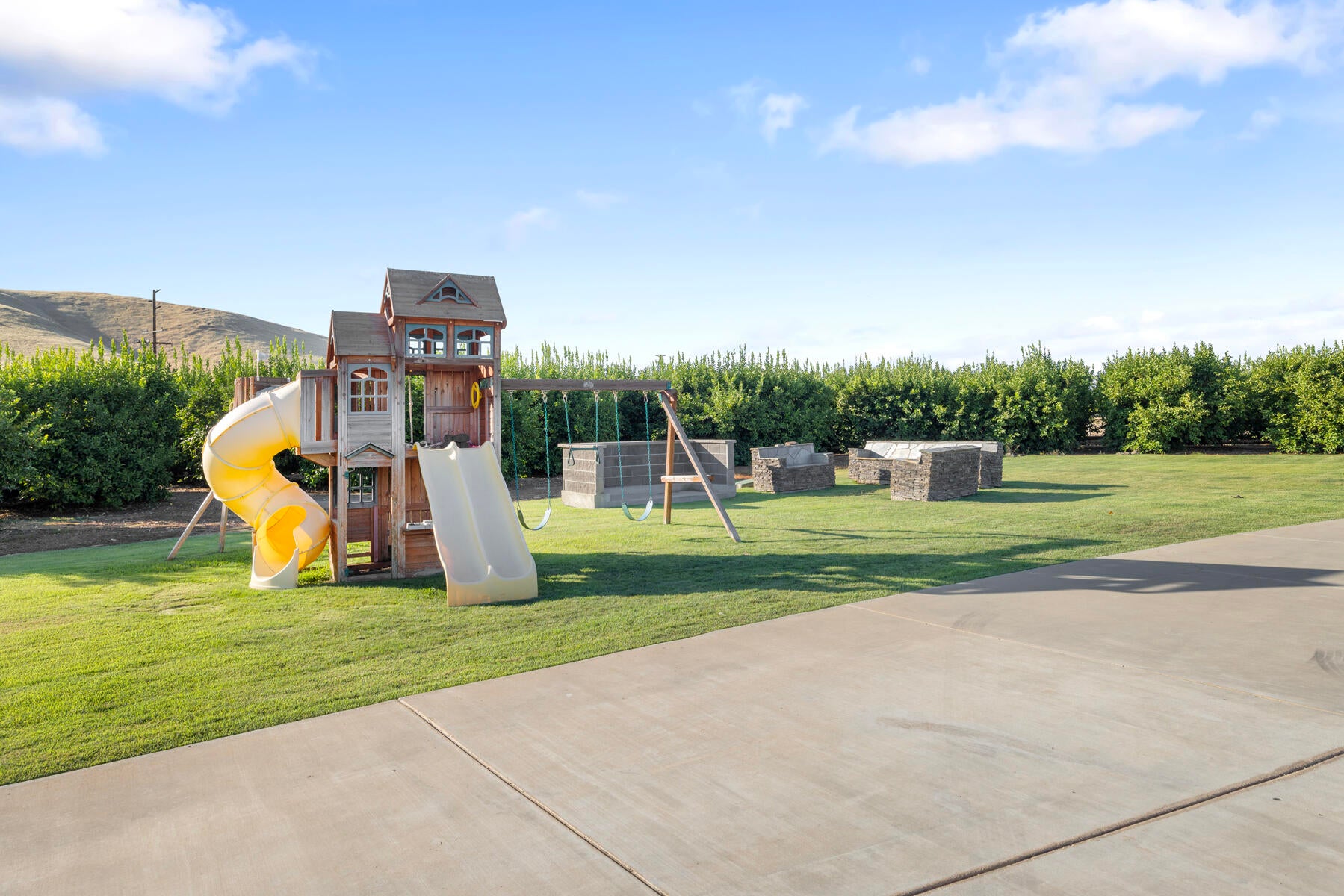 Strathmore, California, 93267, United States, 5 Bedrooms Bedrooms, ,4 BathroomsBathrooms,Residential,Active,1909877