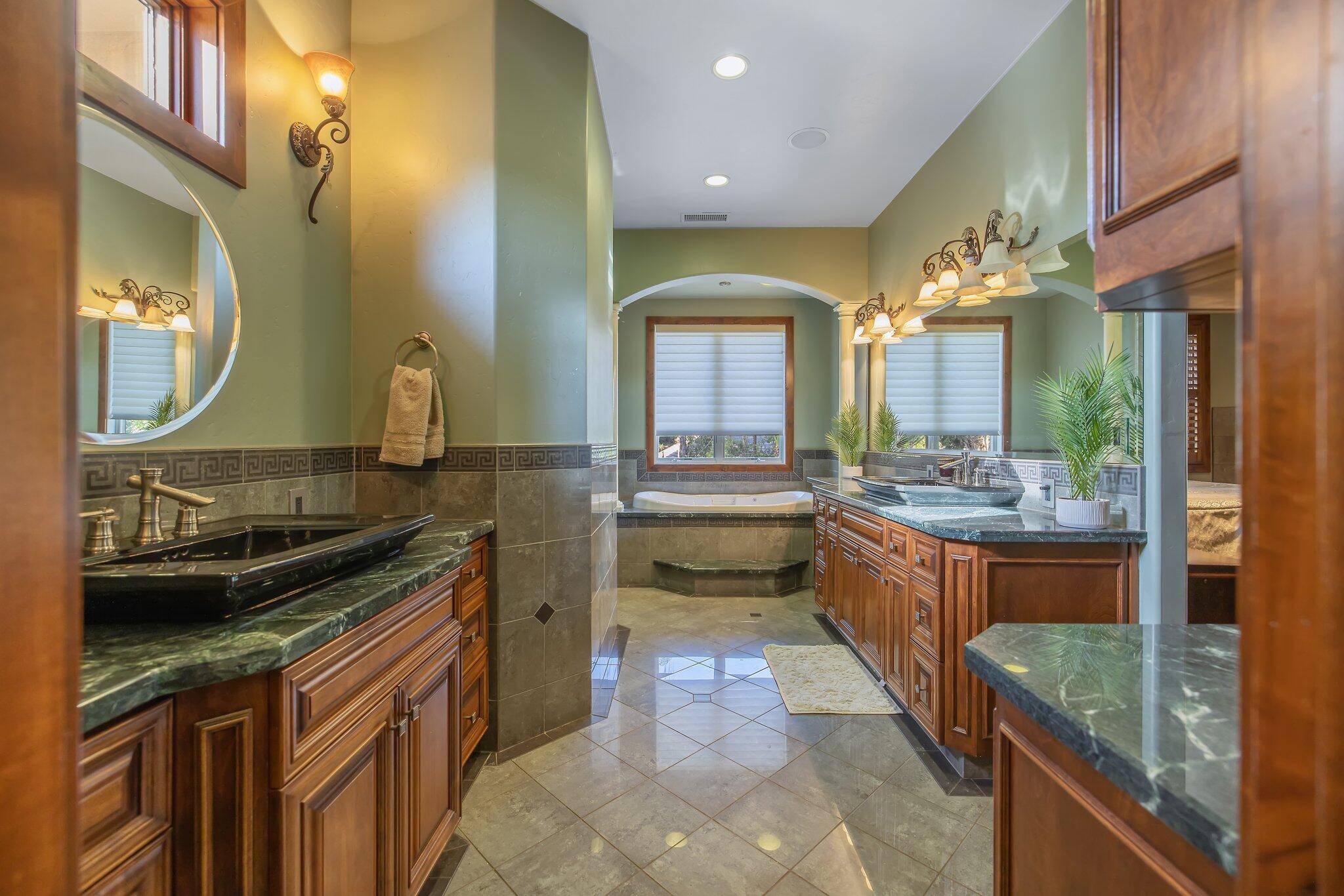 Visalia, California, 93291, United States, 4 Bedrooms Bedrooms, ,5 BathroomsBathrooms,Residential,Active,2014586