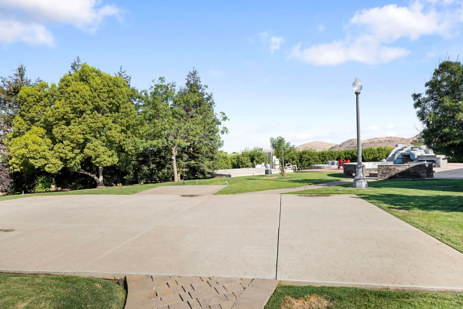 Strathmore, California, 93267, United States, 5 Bedrooms Bedrooms, ,4 BathroomsBathrooms,Residential,Active,1909877