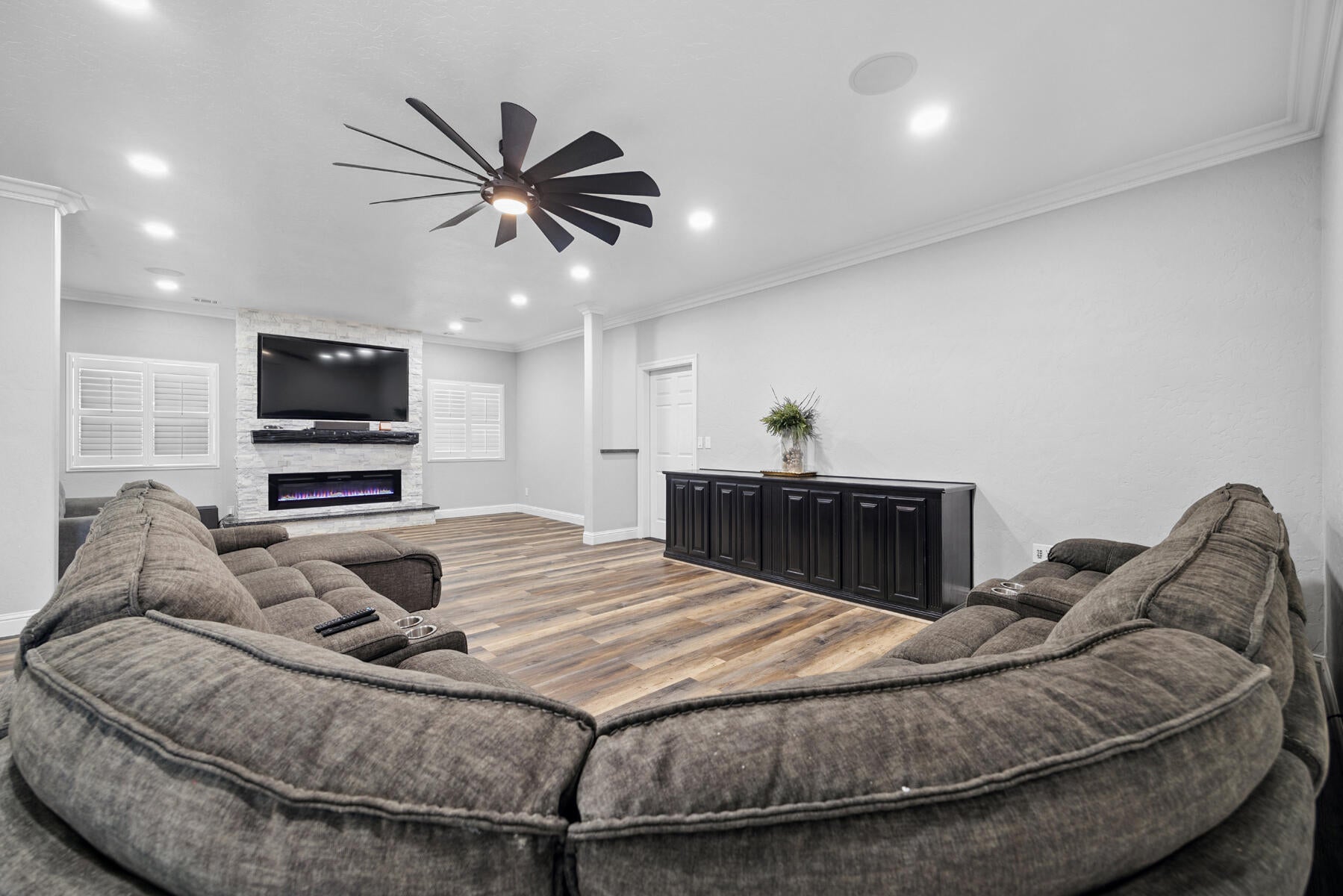 Strathmore, California, 93267, United States, 5 Bedrooms Bedrooms, ,4 BathroomsBathrooms,Residential,Active,1909877