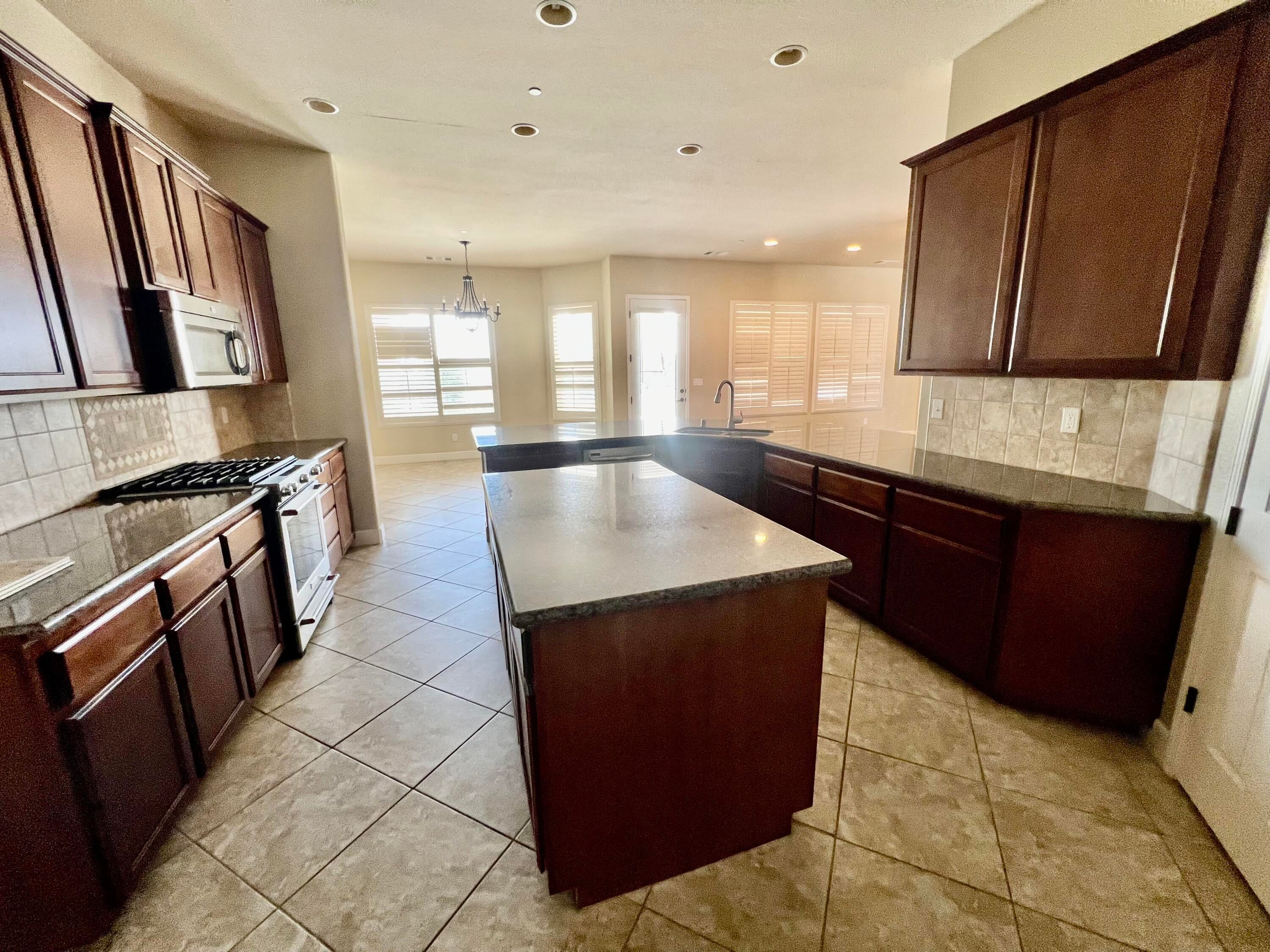 Strathmore, California, 93267, United States, 4 Bedrooms Bedrooms, ,3 BathroomsBathrooms,Residential,Active,1927644