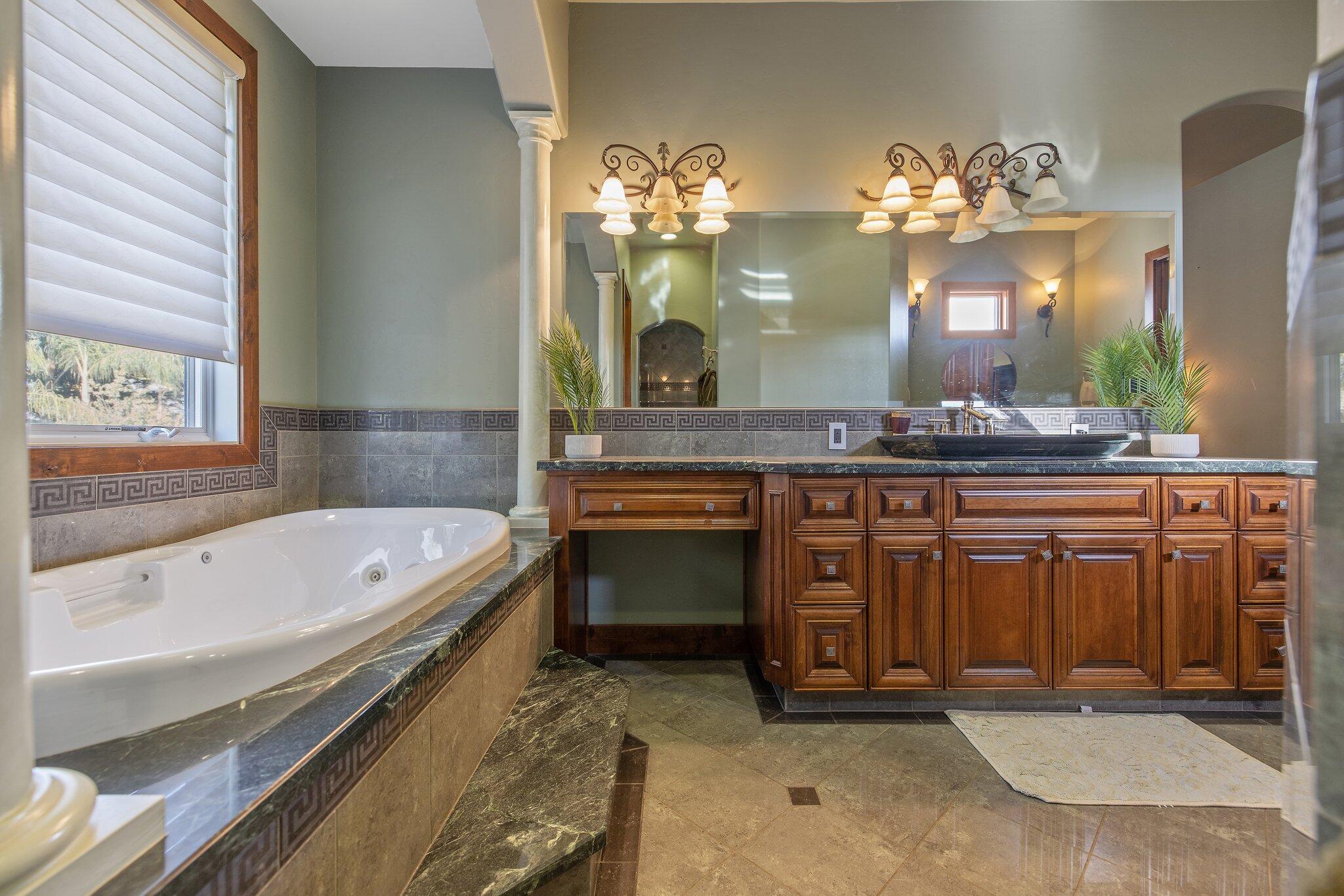 Visalia, California, 93291, United States, 4 Bedrooms Bedrooms, ,5 BathroomsBathrooms,Residential,Active,2014586