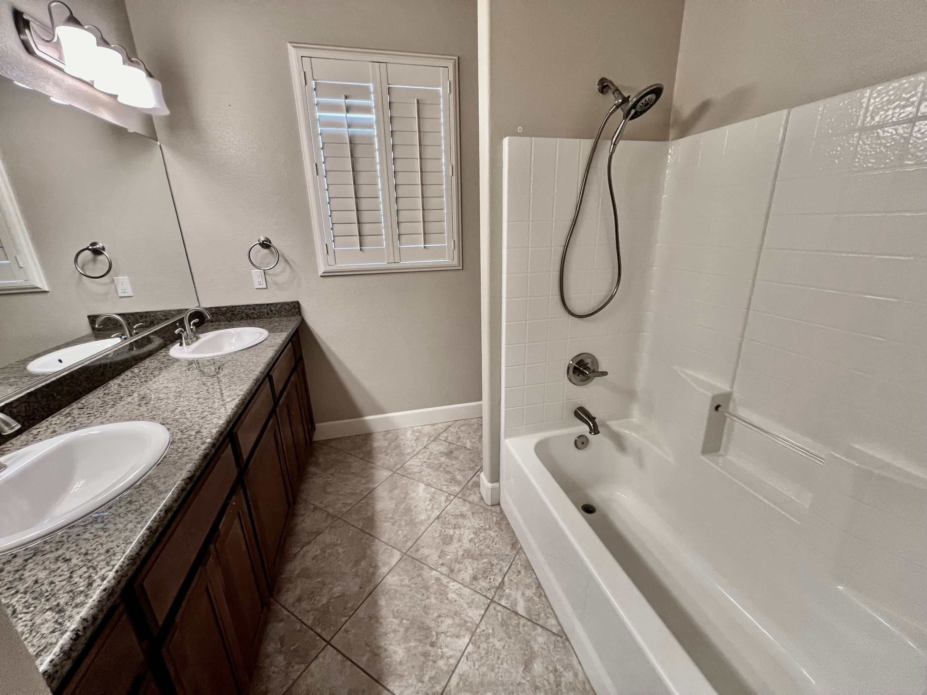 Strathmore, California, 93267, United States, 4 Bedrooms Bedrooms, ,3 BathroomsBathrooms,Residential,Active,1927644
