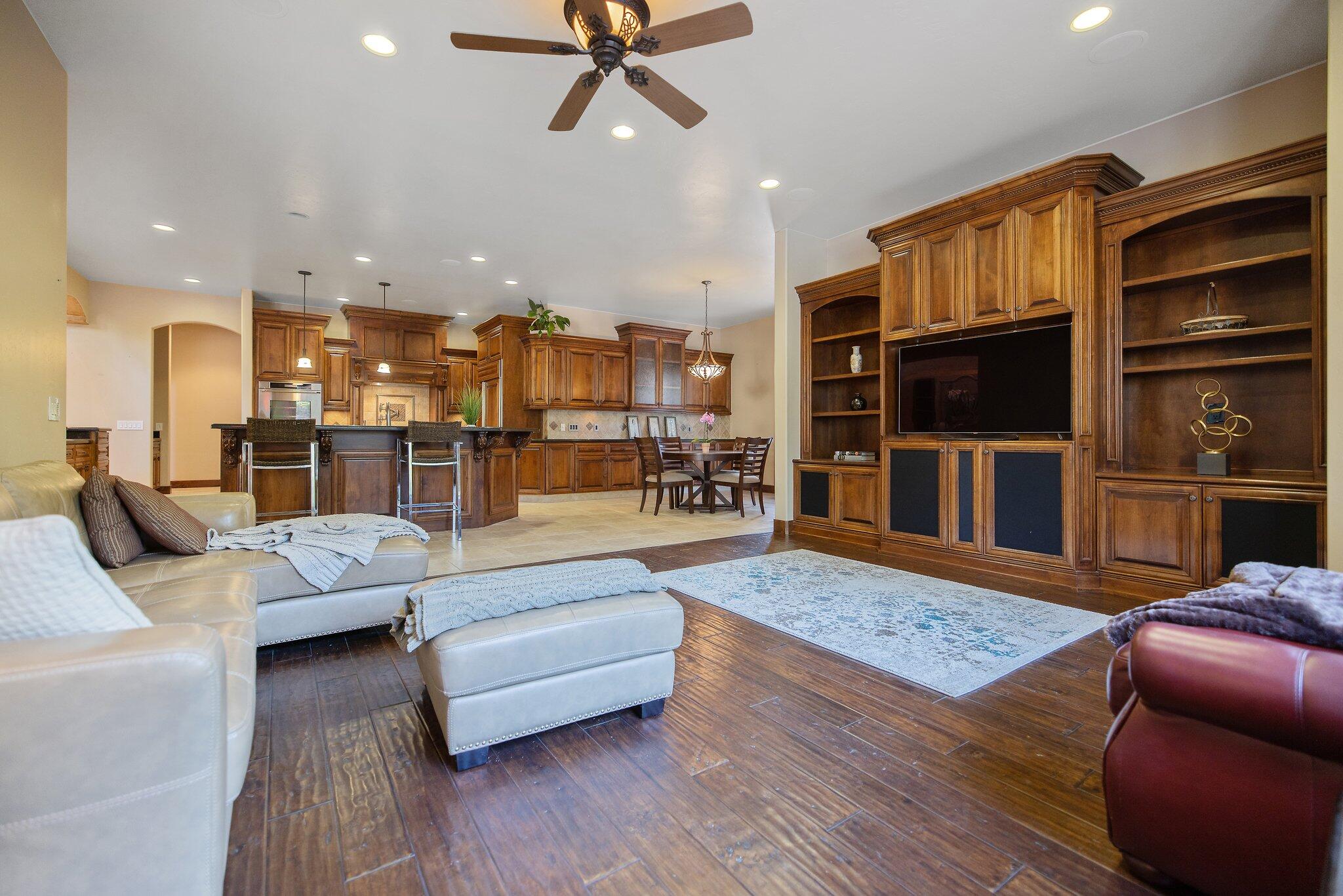 Visalia, California, 93291, United States, 4 Bedrooms Bedrooms, ,5 BathroomsBathrooms,Residential,Active,2014586