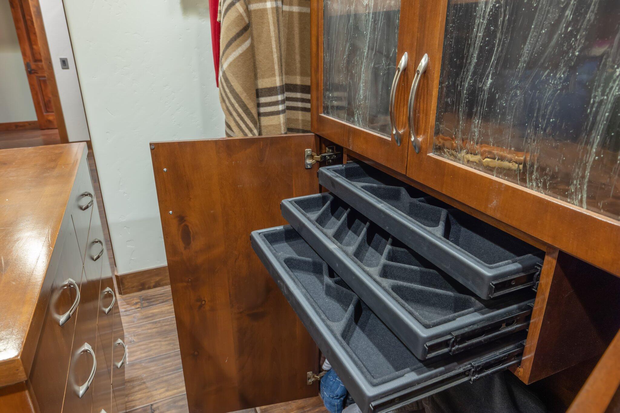 Visalia, California, 93291, United States, 4 Bedrooms Bedrooms, ,5 BathroomsBathrooms,Residential,Active,2014586