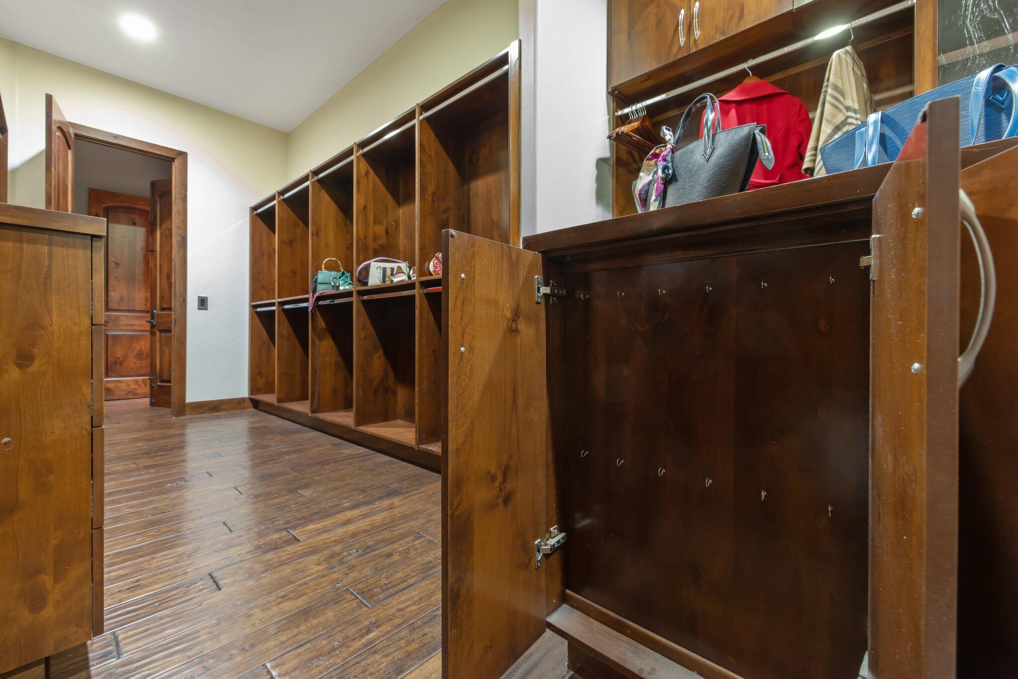 Visalia, California, 93291, United States, 4 Bedrooms Bedrooms, ,5 BathroomsBathrooms,Residential,Active,2014586