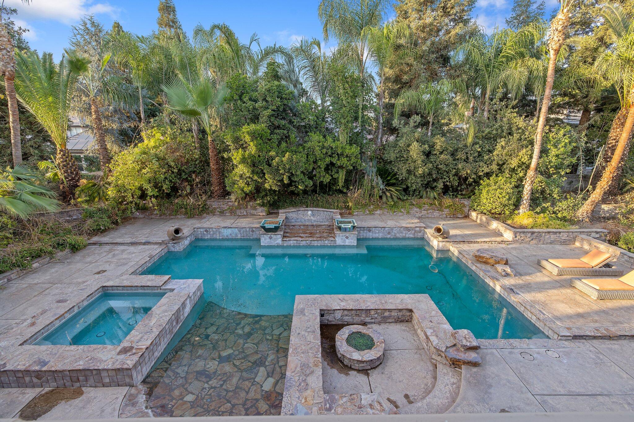 Visalia, California, 93291, United States, 4 Bedrooms Bedrooms, ,5 BathroomsBathrooms,Residential,Active,2014586