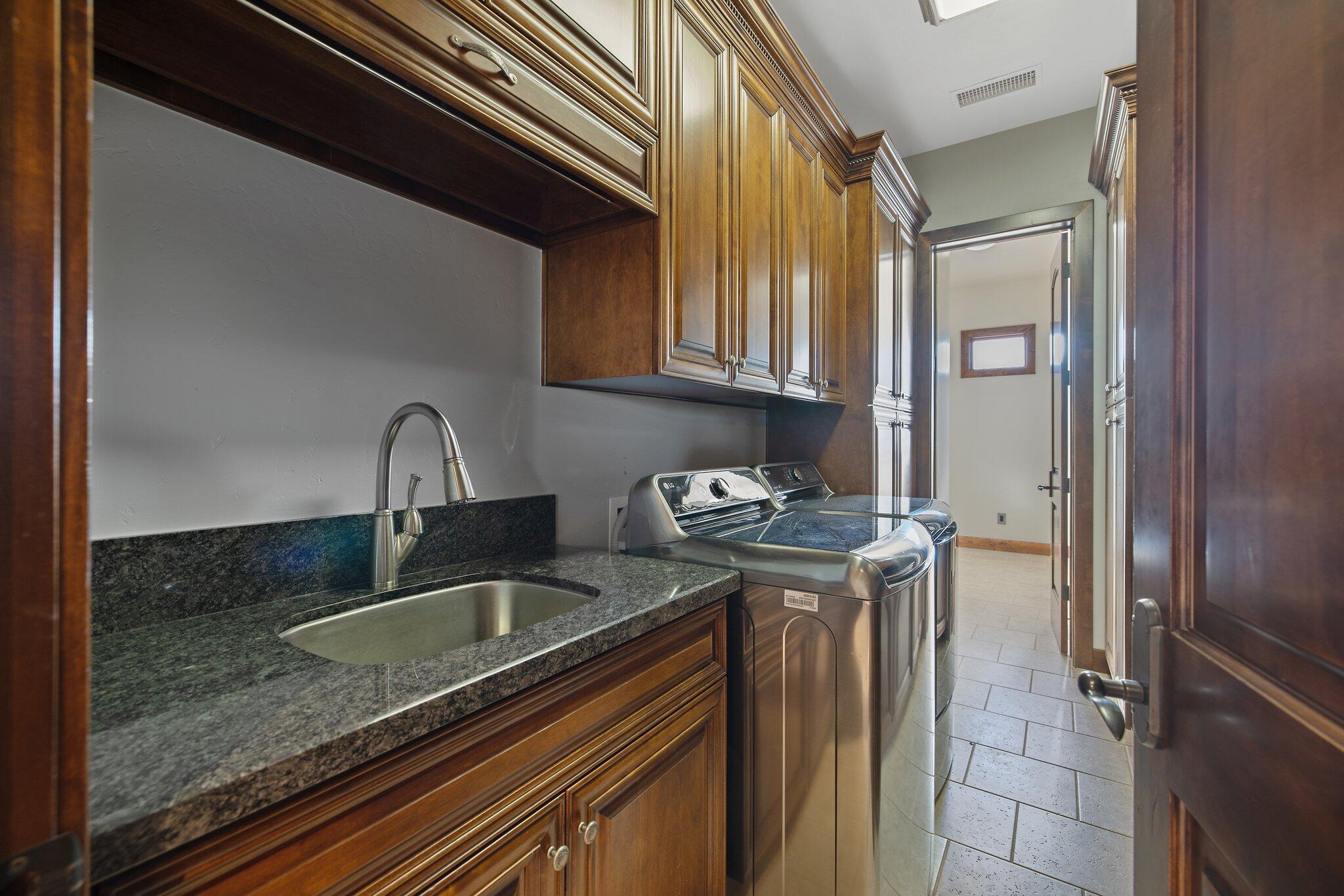 Visalia, California, 93291, United States, 4 Bedrooms Bedrooms, ,5 BathroomsBathrooms,Residential,Active,2014586