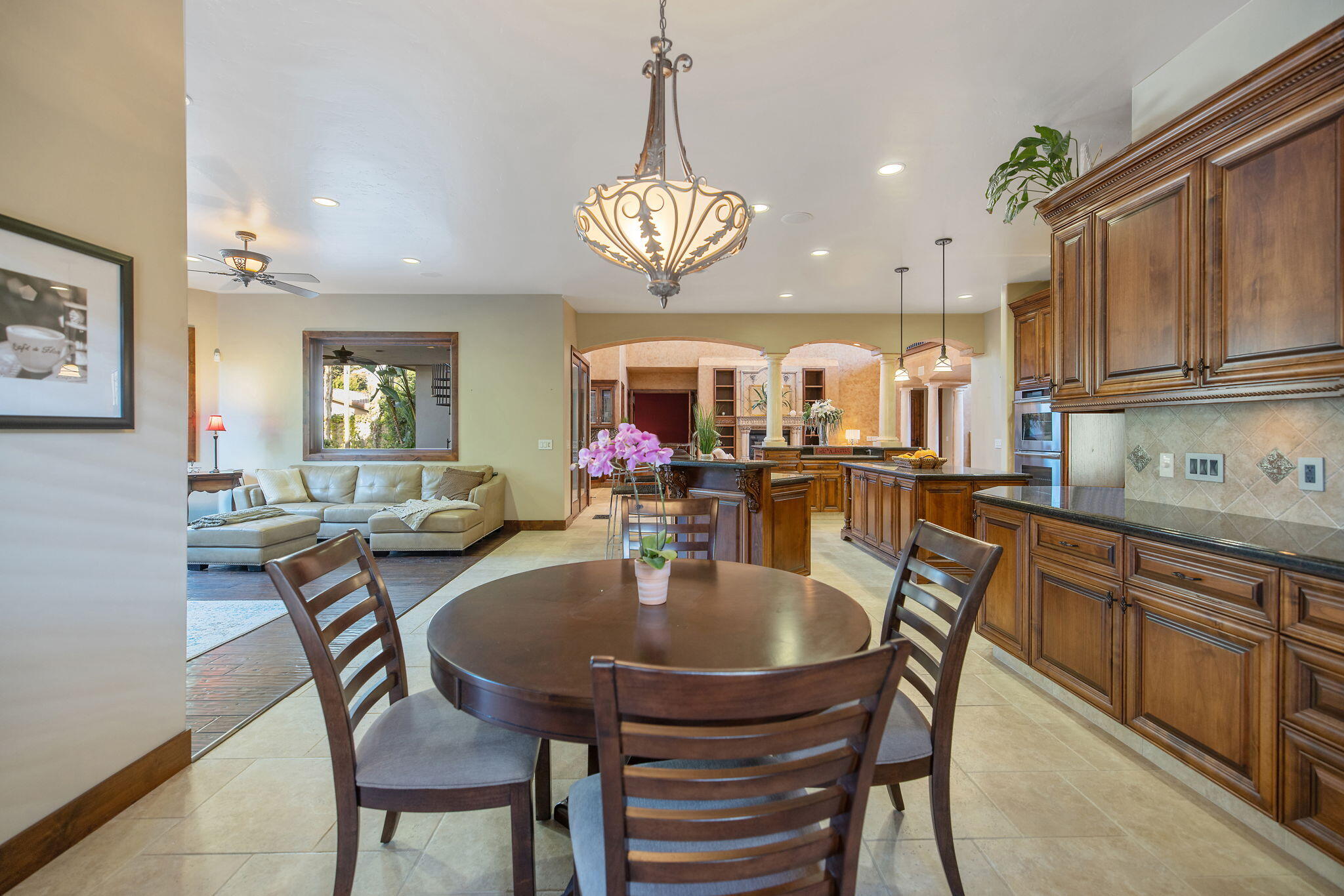 Visalia, California, 93291, United States, 4 Bedrooms Bedrooms, ,5 BathroomsBathrooms,Residential,Active,2014586