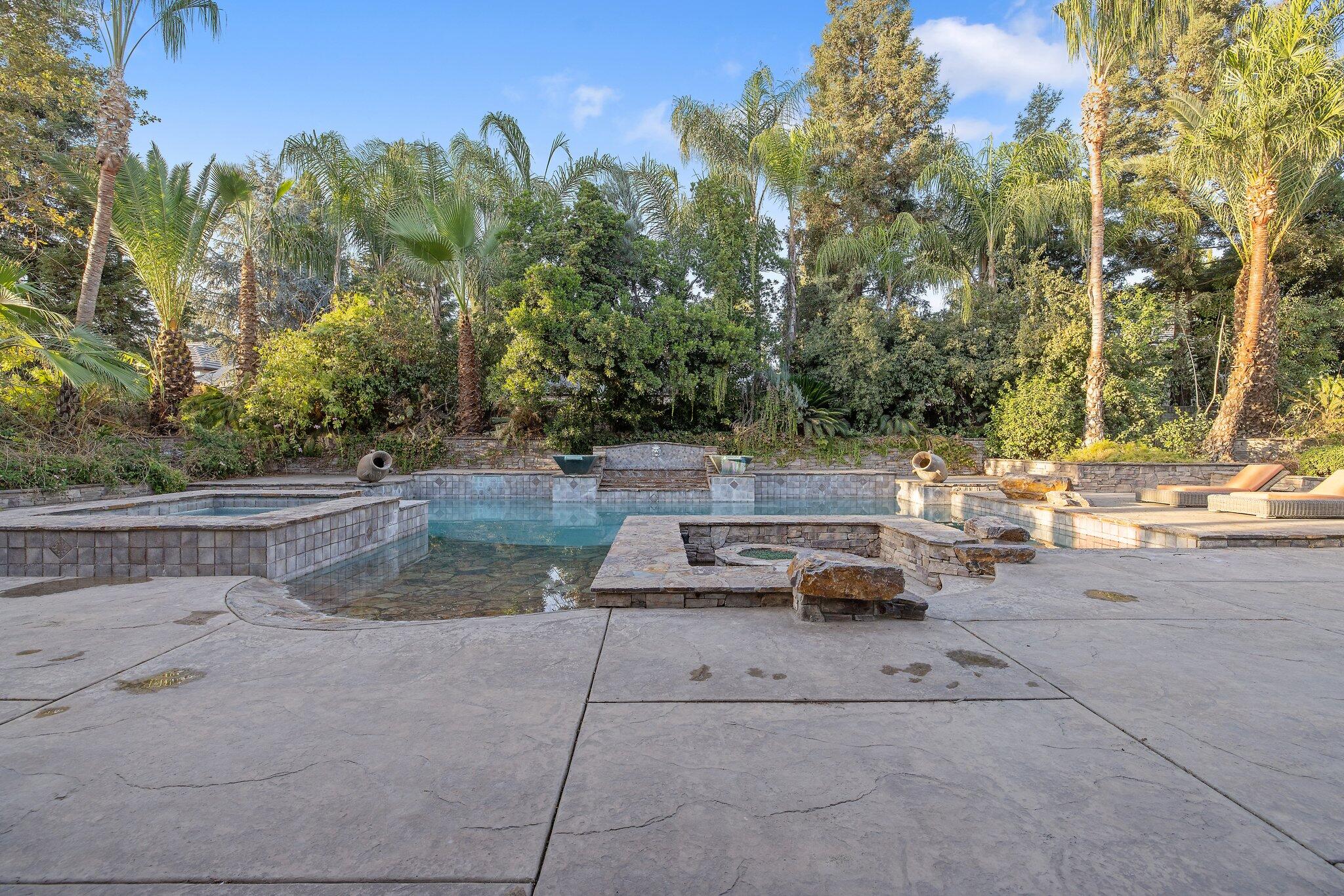 Visalia, California, 93291, United States, 4 Bedrooms Bedrooms, ,5 BathroomsBathrooms,Residential,Active,2014586