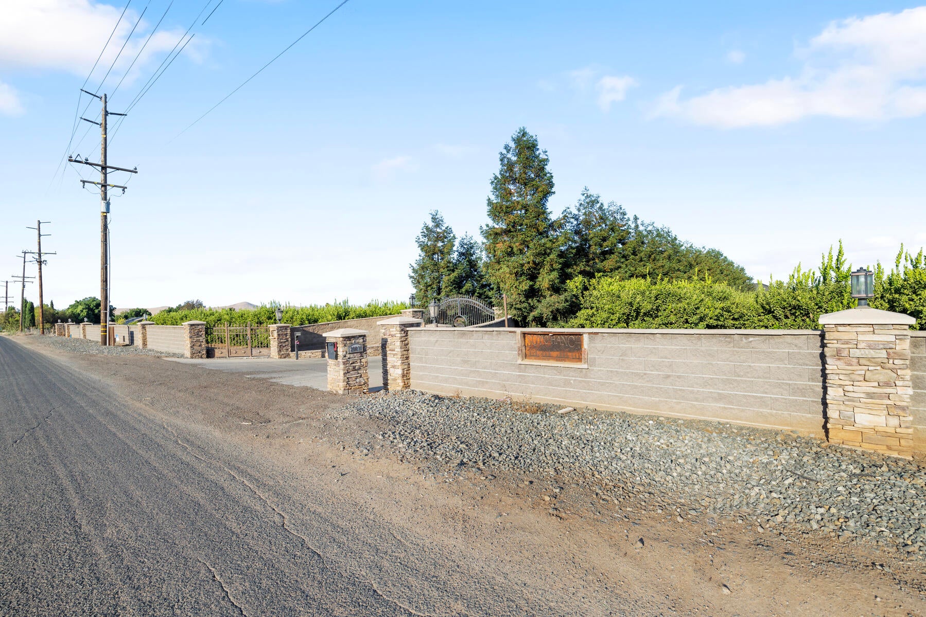 Strathmore, California, 93267, United States, 5 Bedrooms Bedrooms, ,4 BathroomsBathrooms,Residential,Active,1909877