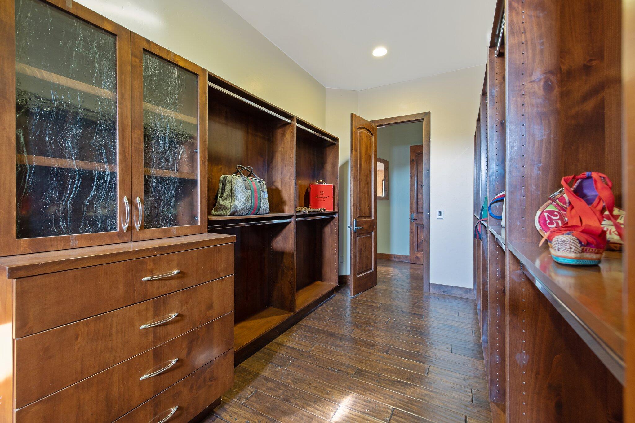 Visalia, California, 93291, United States, 4 Bedrooms Bedrooms, ,5 BathroomsBathrooms,Residential,Active,2014586