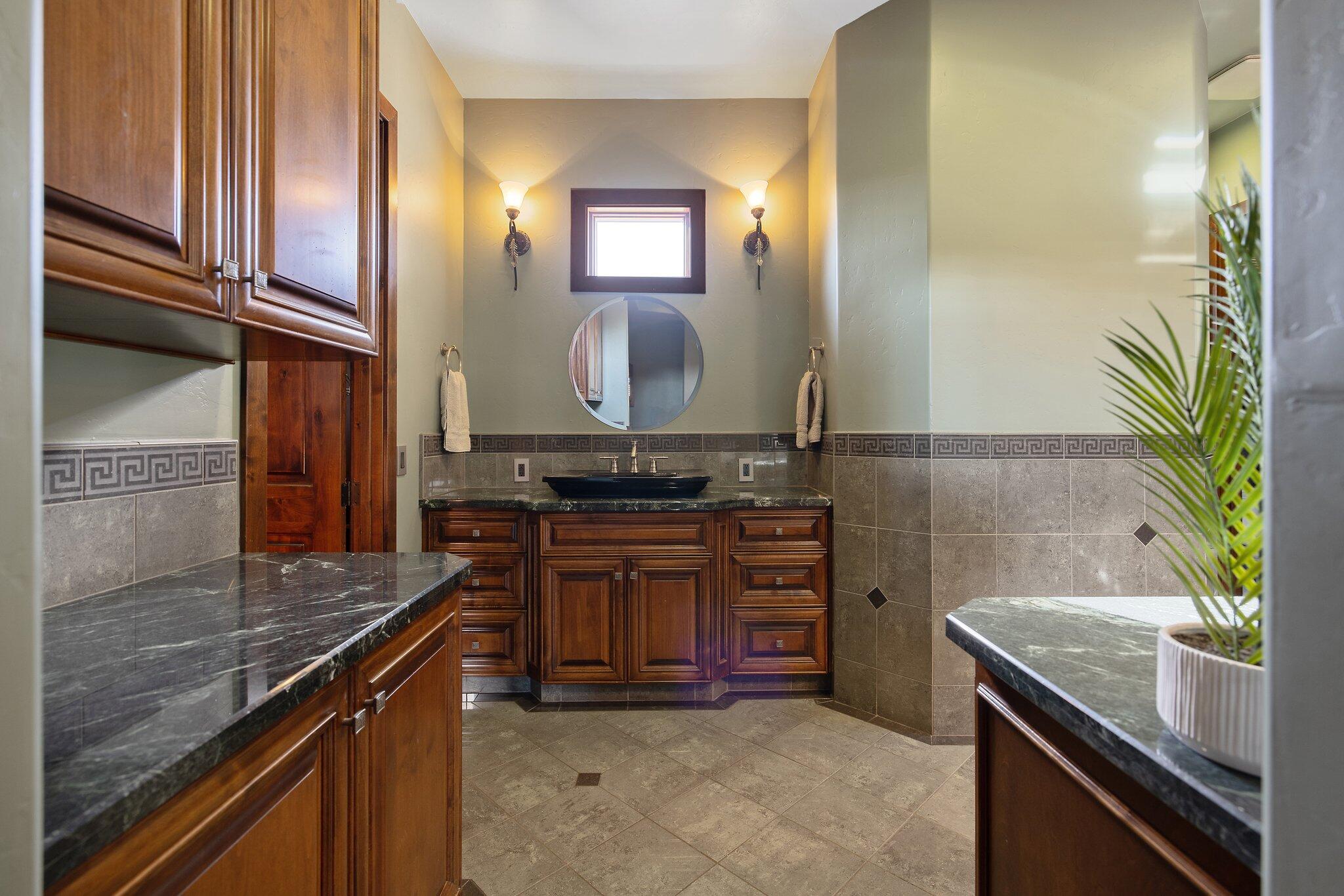 Visalia, California, 93291, United States, 4 Bedrooms Bedrooms, ,5 BathroomsBathrooms,Residential,Active,2014586