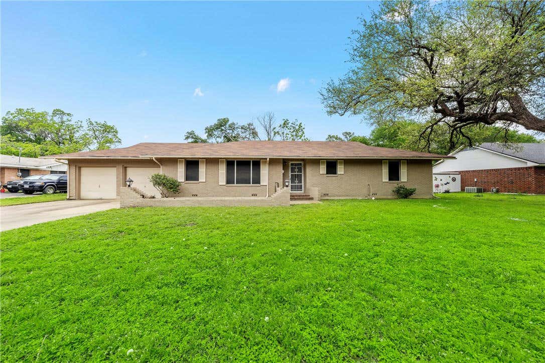 1305 CRESTLINE ST, WACO, TX 76705, photo 1 of 17