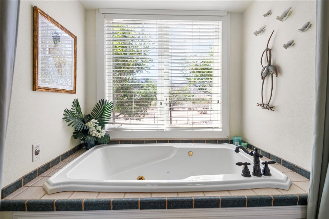 Kingman, Arizona, 86409, United States, 5 Bedrooms Bedrooms, ,5 BathroomsBathrooms,Residential,Active,1946324