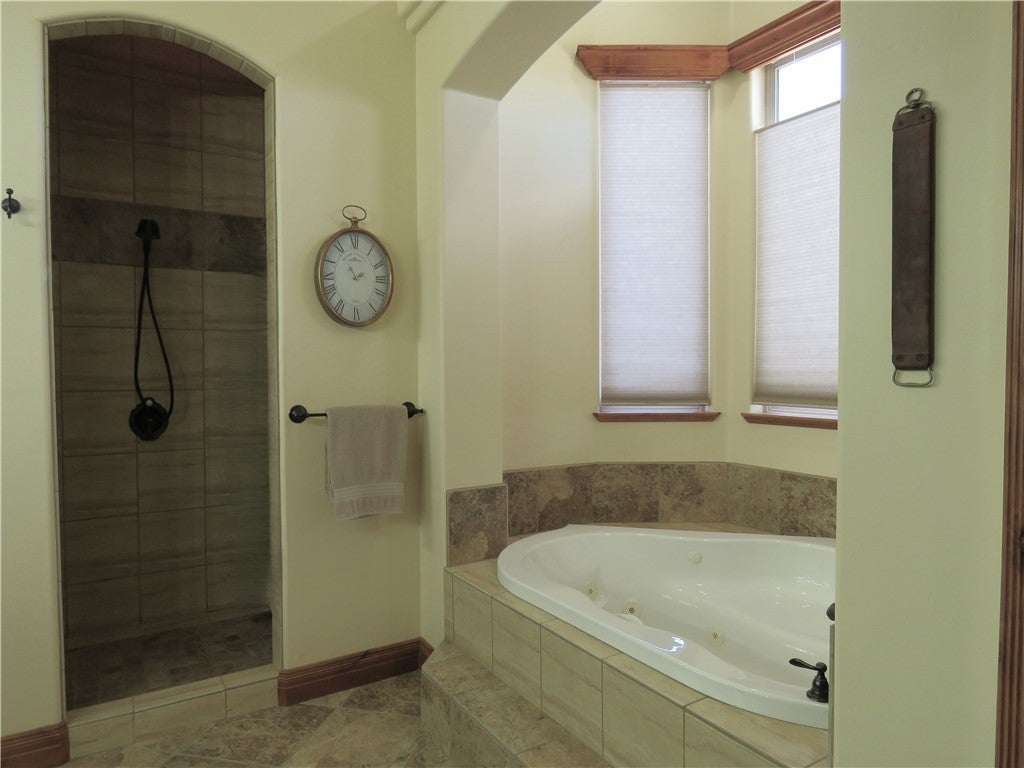 Kingman, Arizona, 86401, United States, 5 Bedrooms Bedrooms, ,5 BathroomsBathrooms,Residential,Active,1945052