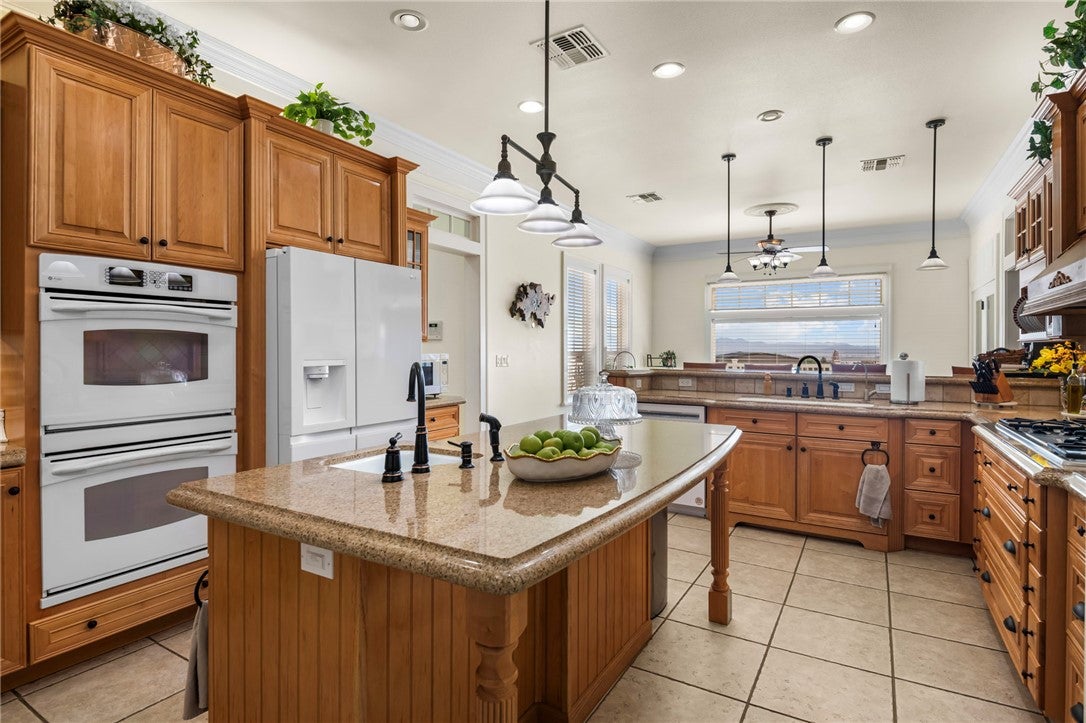Kingman, Arizona, 86409, United States, 5 Bedrooms Bedrooms, ,5 BathroomsBathrooms,Residential,Active,1946324