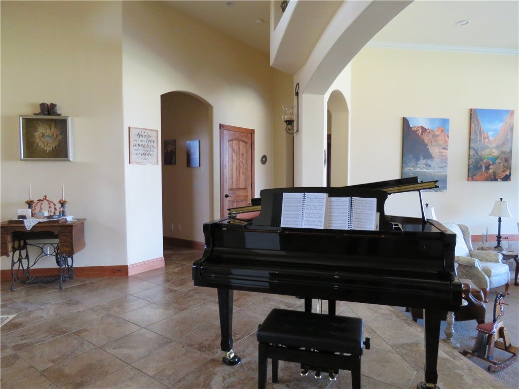 Kingman, Arizona, 86401, United States, 5 Bedrooms Bedrooms, ,5 BathroomsBathrooms,Residential,Active,1945052