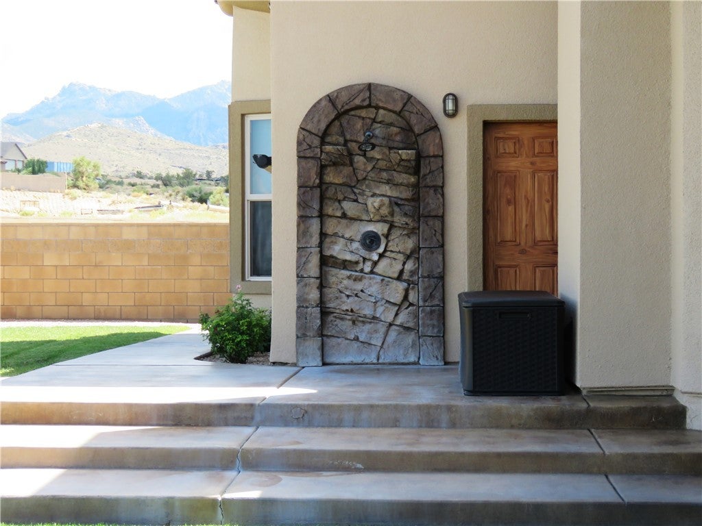 Kingman, Arizona, 86401, United States, 5 Bedrooms Bedrooms, ,5 BathroomsBathrooms,Residential,Active,1945052