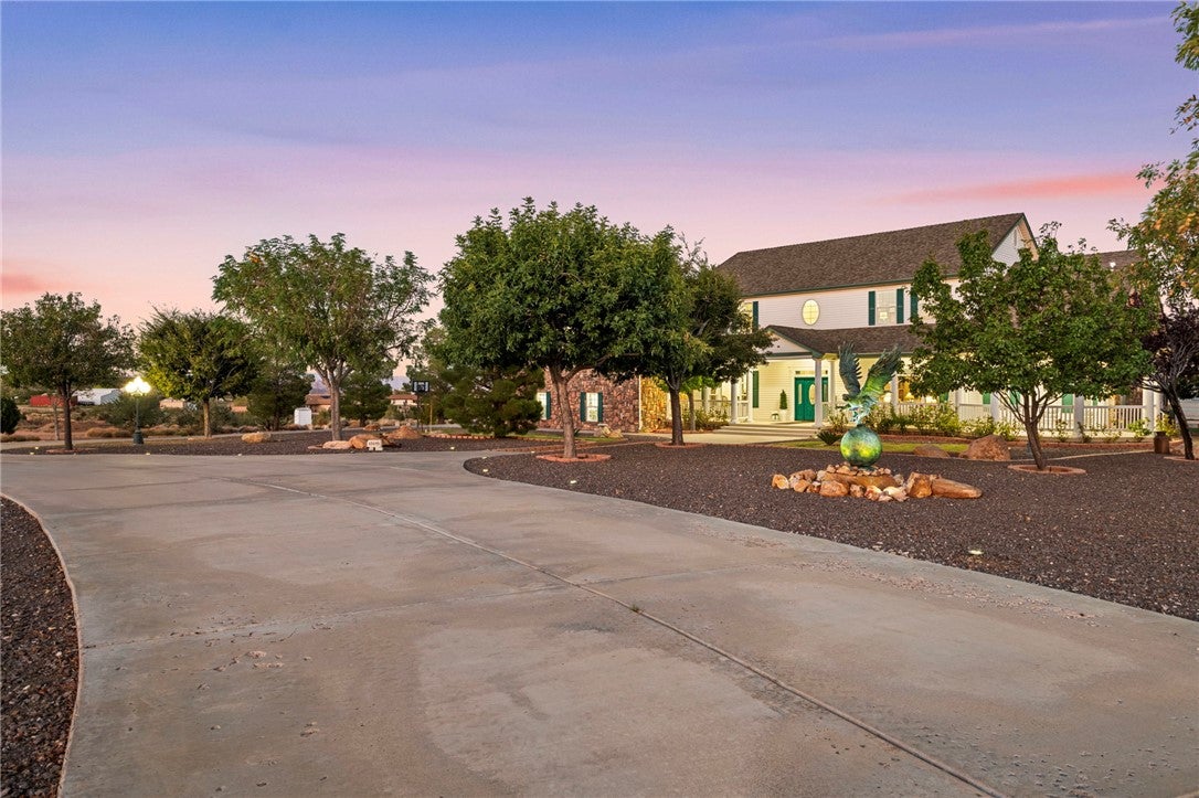 Kingman, Arizona, 86409, United States, 5 Bedrooms Bedrooms, ,5 BathroomsBathrooms,Residential,Active,1946324