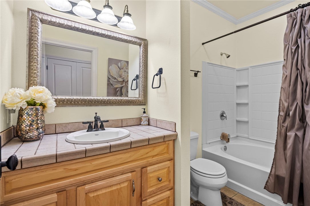 Kingman, Arizona, 86409, United States, 5 Bedrooms Bedrooms, ,5 BathroomsBathrooms,Residential,Active,1946324