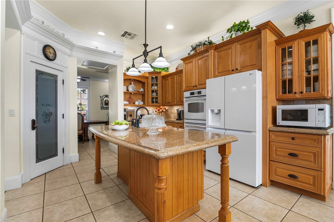 Kingman, Arizona, 86409, United States, 5 Bedrooms Bedrooms, ,5 BathroomsBathrooms,Residential,Active,1946324