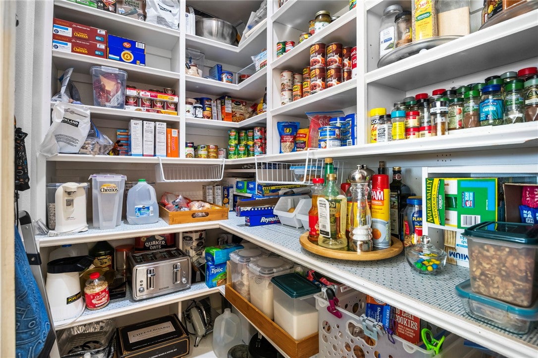 Kingman, Arizona, 86409, United States, 5 Bedrooms Bedrooms, ,5 BathroomsBathrooms,Residential,Active,1946324