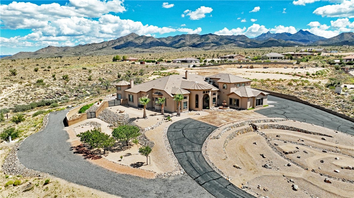 Kingman, Arizona, 86401, United States, 5 Bedrooms Bedrooms, ,5 BathroomsBathrooms,Residential,Active,1945052