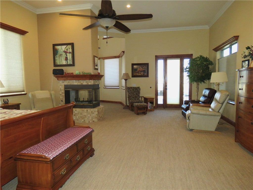 Kingman, Arizona, 86401, United States, 5 Bedrooms Bedrooms, ,5 BathroomsBathrooms,Residential,Active,1945052