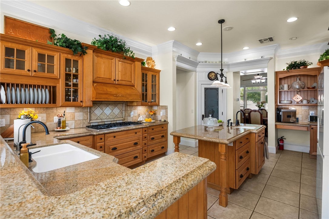 Kingman, Arizona, 86409, United States, 5 Bedrooms Bedrooms, ,5 BathroomsBathrooms,Residential,Active,1946324