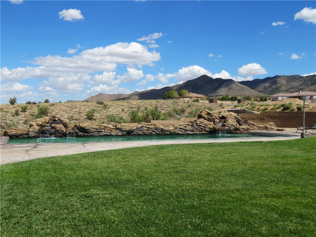 Kingman, Arizona, 86401, United States, 5 Bedrooms Bedrooms, ,5 BathroomsBathrooms,Residential,Active,1945052