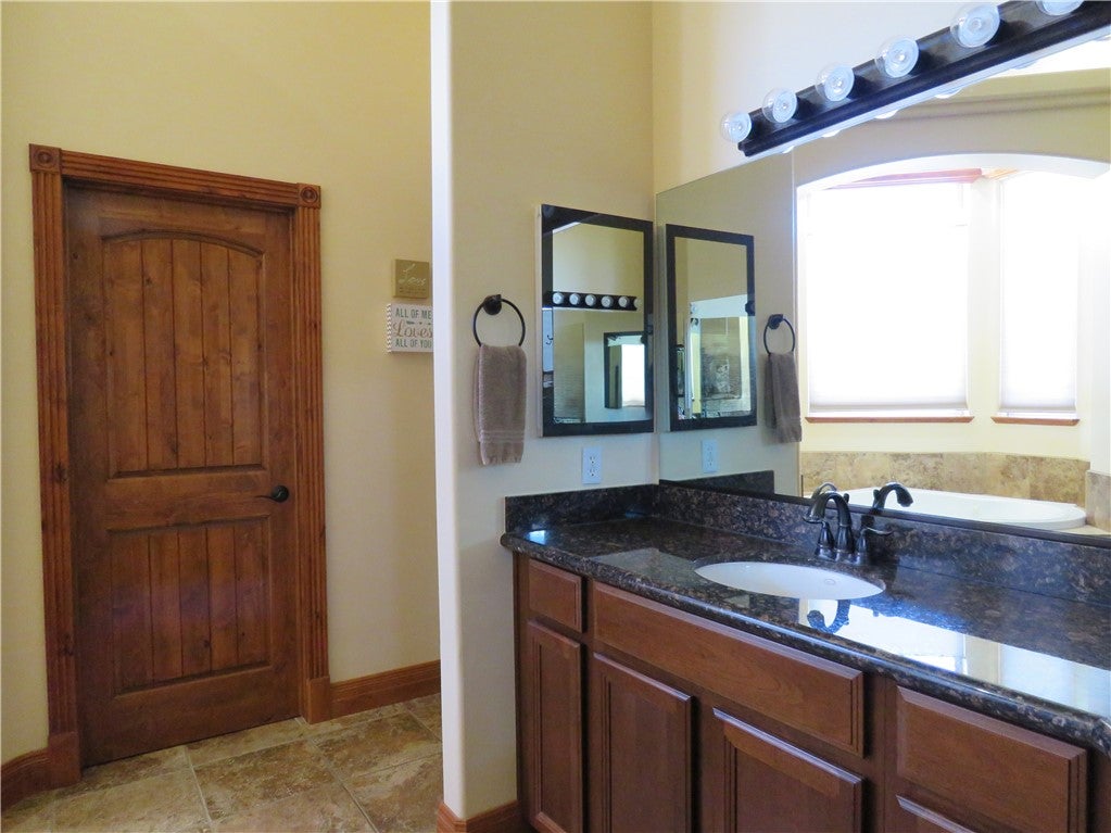Kingman, Arizona, 86401, United States, 5 Bedrooms Bedrooms, ,5 BathroomsBathrooms,Residential,Active,1945052