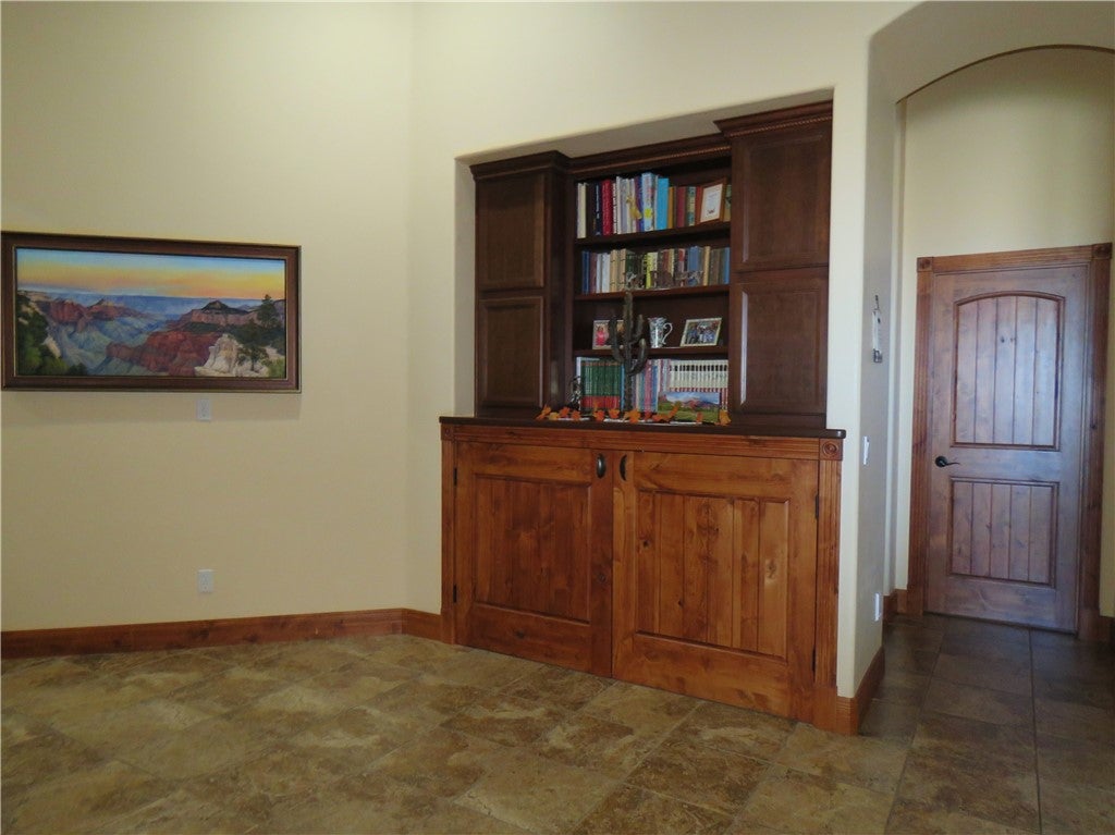 Kingman, Arizona, 86401, United States, 5 Bedrooms Bedrooms, ,5 BathroomsBathrooms,Residential,Active,1945052