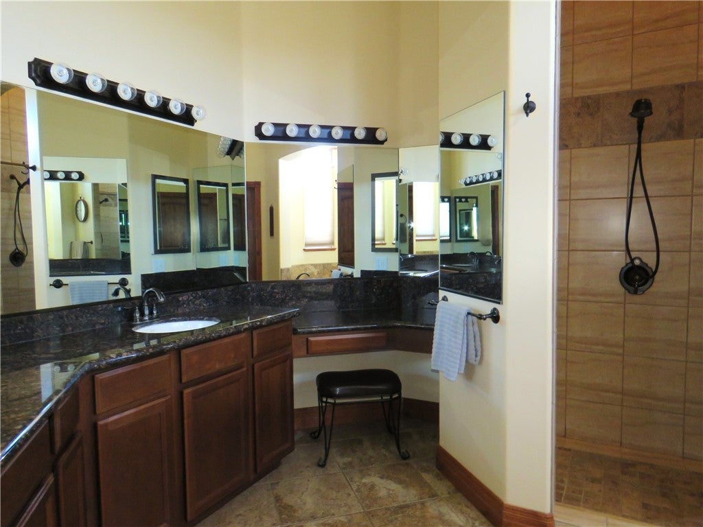Kingman, Arizona, 86401, United States, 5 Bedrooms Bedrooms, ,5 BathroomsBathrooms,Residential,Active,1945052